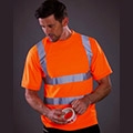 T-Shirts mit reflektierenden Streifen